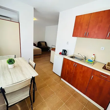 Guest house Family Helios *