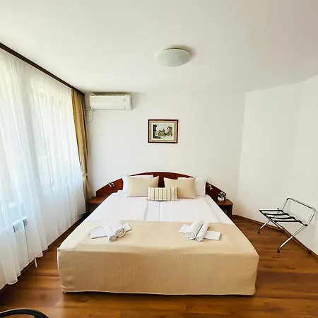 Guest house Family Helios 3*