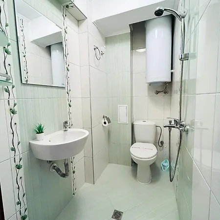 招待所 Family Helios