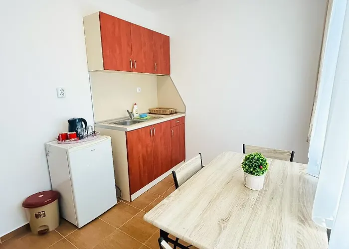 Къща за гости Family Helios 3*