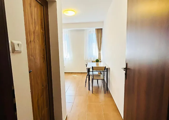 Къща за гости Family Helios 3*