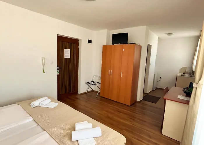 Къща за гости Family Helios