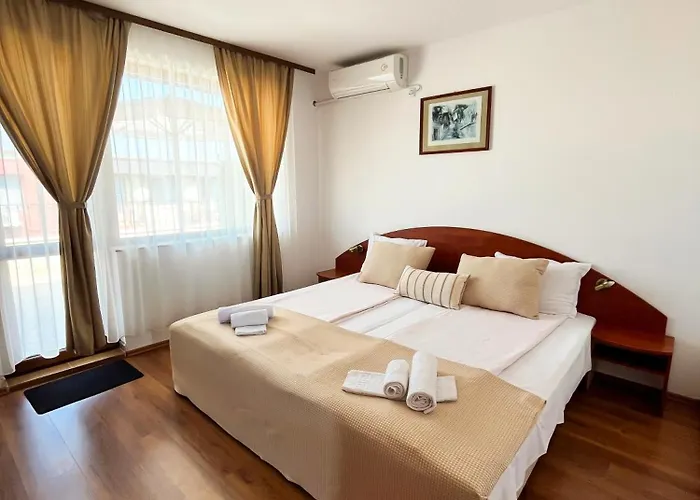 Къща за гости Family Helios