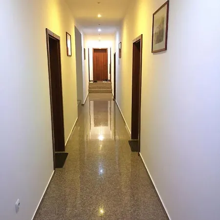 Family Helios بيت ضيافة ساني بيتش