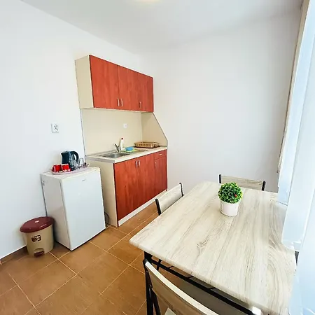 بيت ضيافة Family Helios 3*